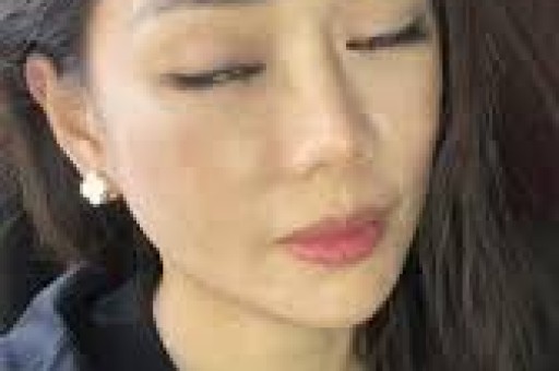 优思益塌房始末：明星集体道歉背后假洋牌与代工厂的真相