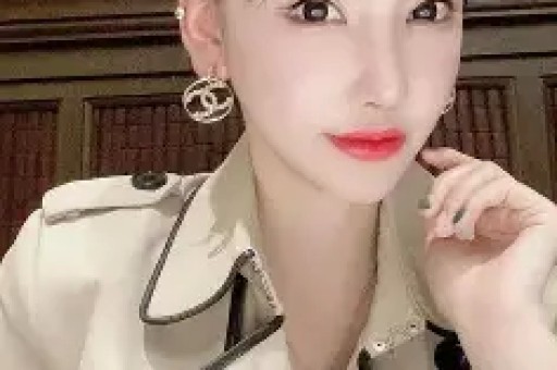 赵露思连续四天开启直播声音沙哑称吃了鲜椒猪蹄面和冰淇淋所致